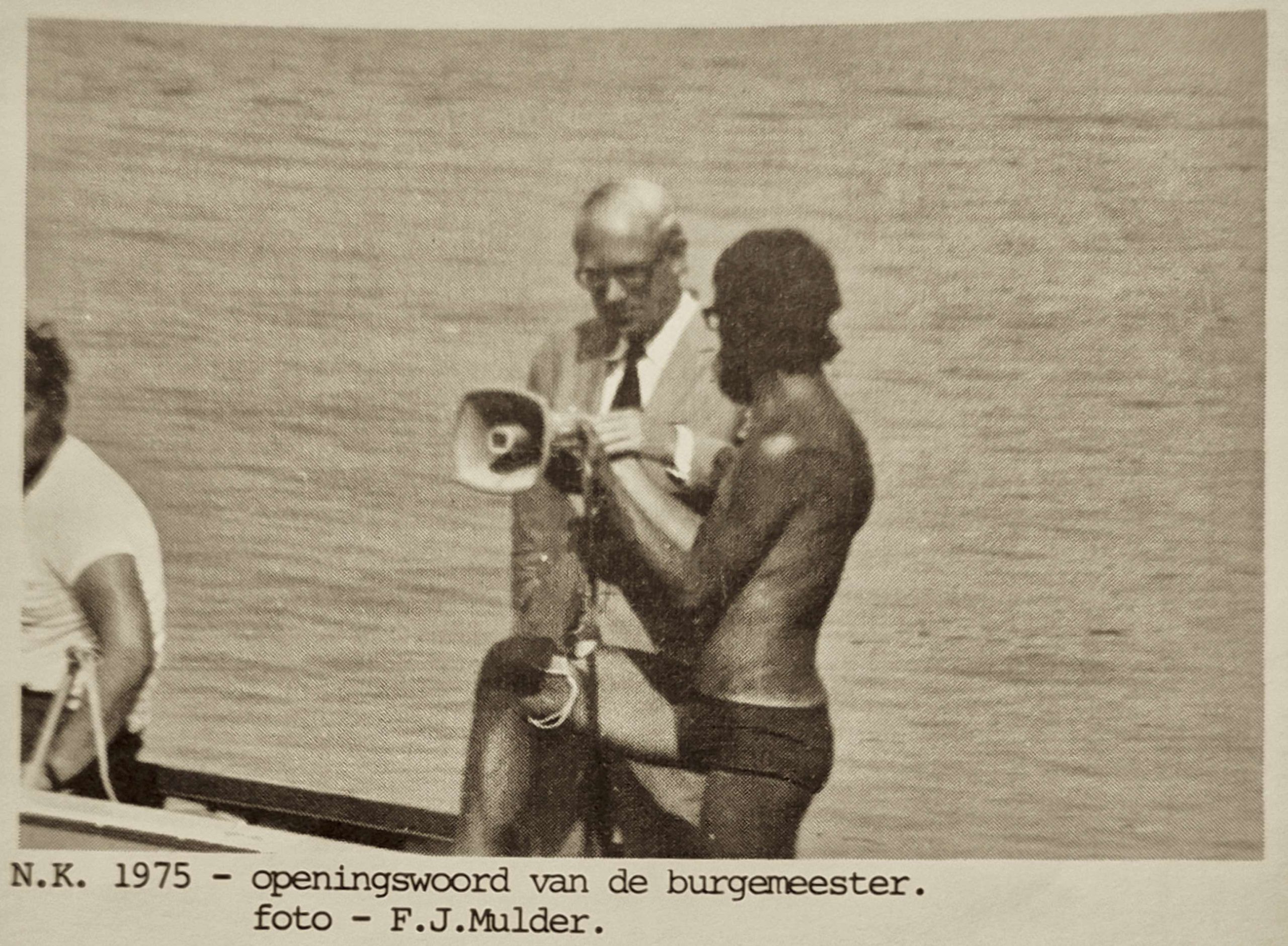 197509_Holland Windsurfing foto NK Windsurfer 1975 burgemeester