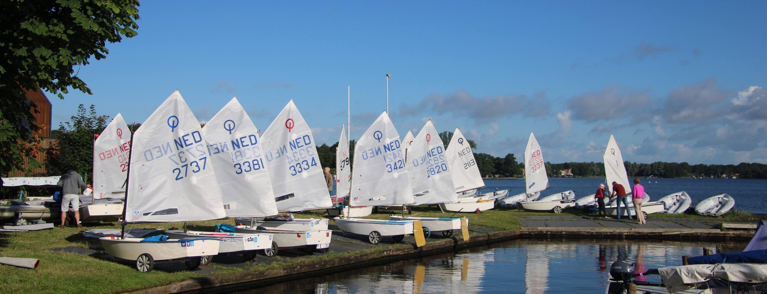 2024_Combi Noord Paterswoldsemeer Optimisten zeilen de Combi Noord op de Eems bij Delfzijl